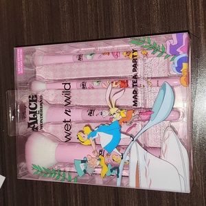 Wet n Wild Disney Alice in Wonderland Brush Set